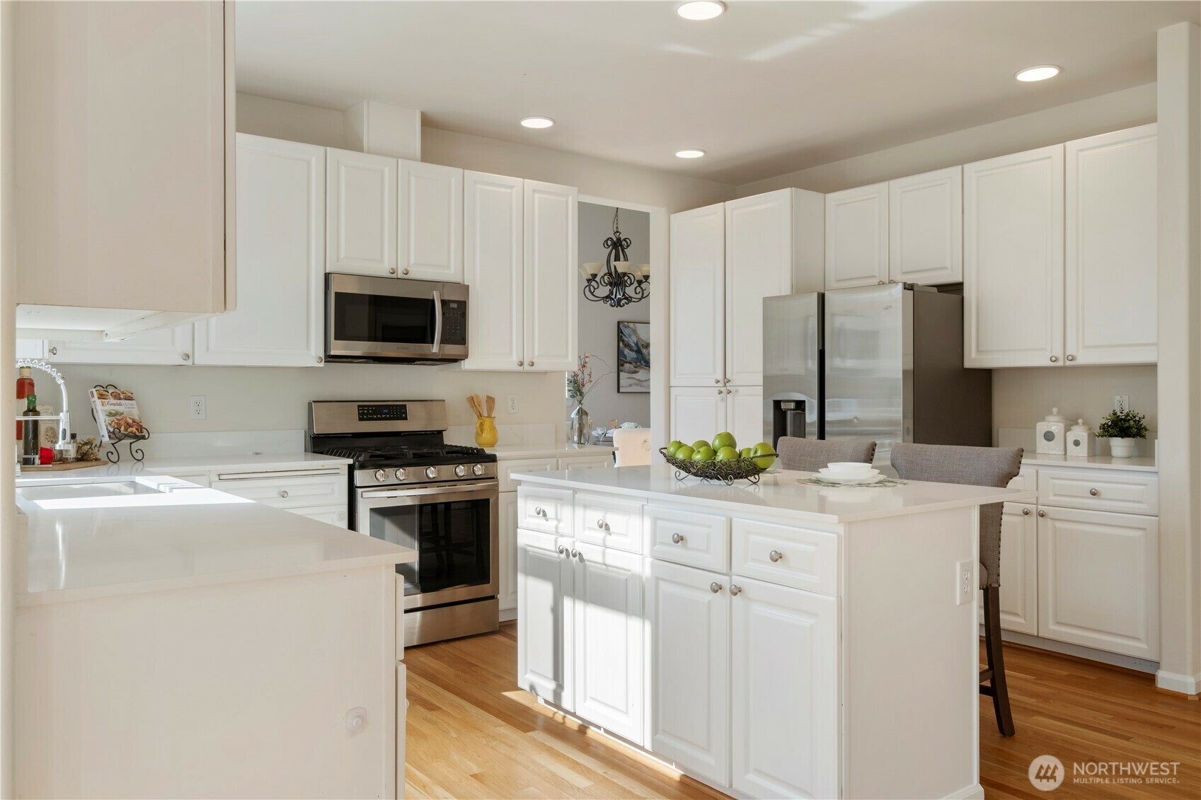 Property Photo: 15704 124th Avenue NE WA 98072