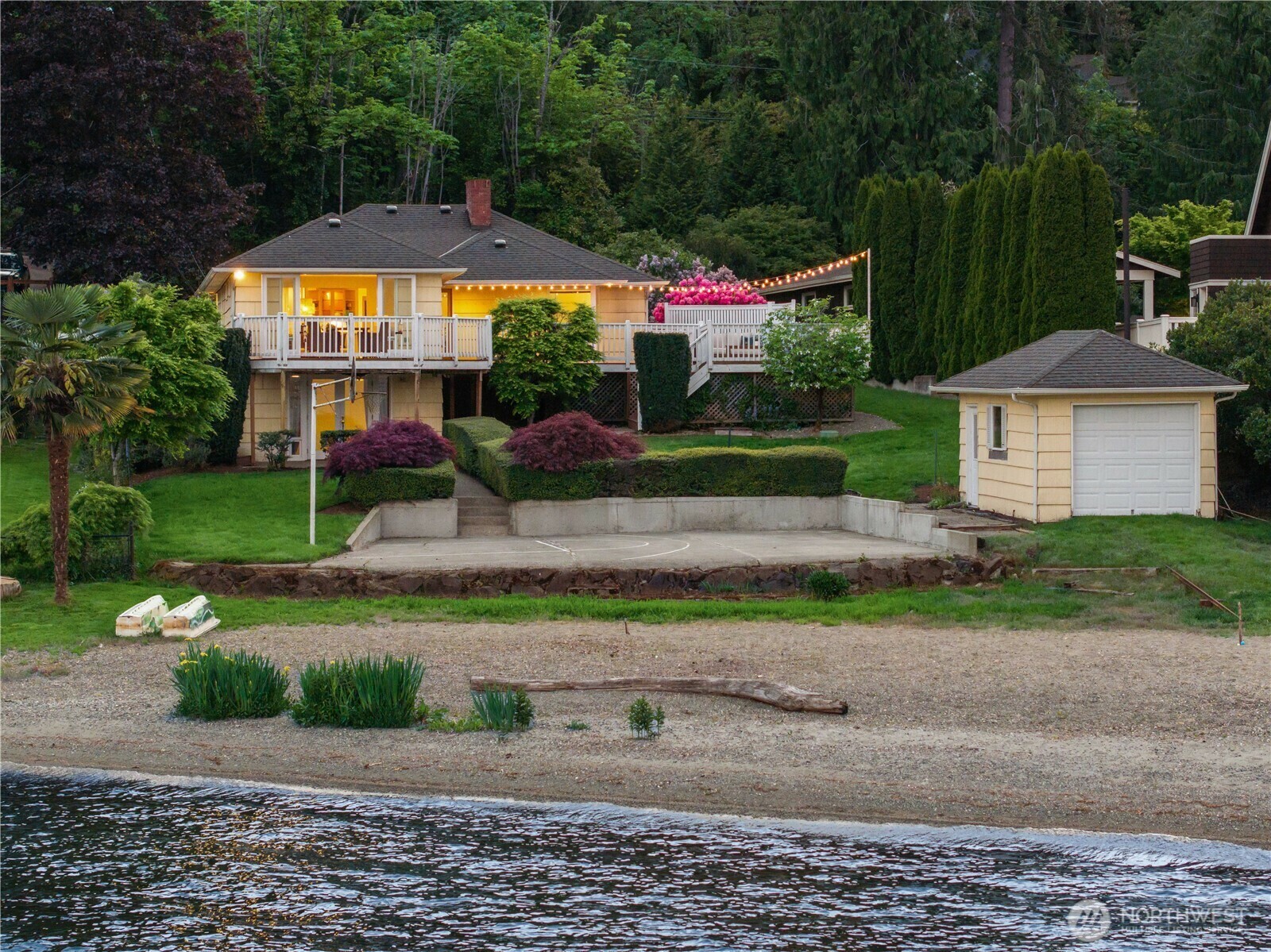 Property Photo: 408 W Lake Sammamish Parkway SE WA 98008