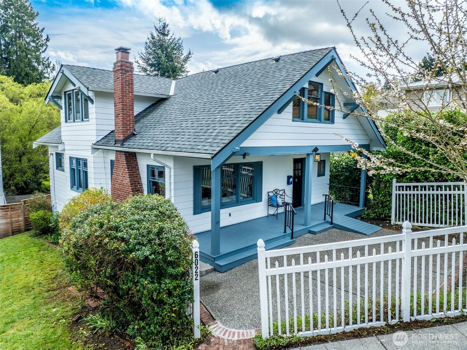 6022  Woodland Place N  Seattle WA 98103 photo