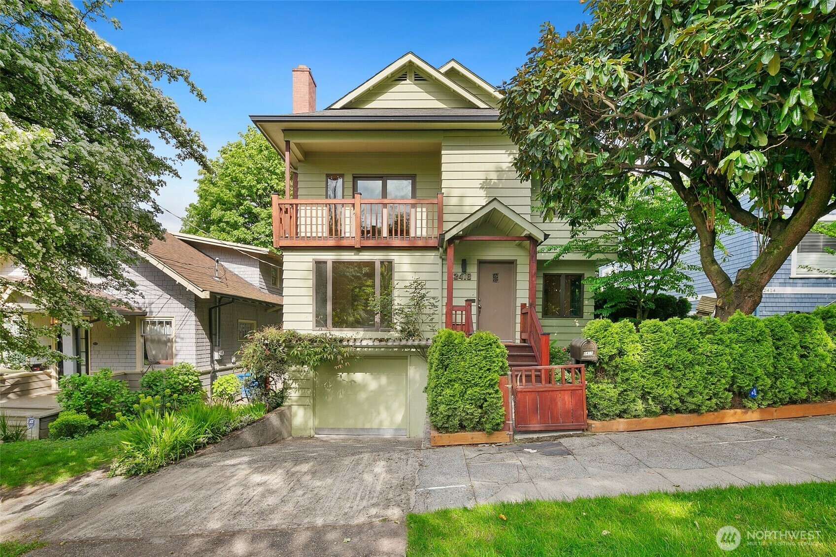 2418  Federal Avenue E  Seattle WA 98102 photo