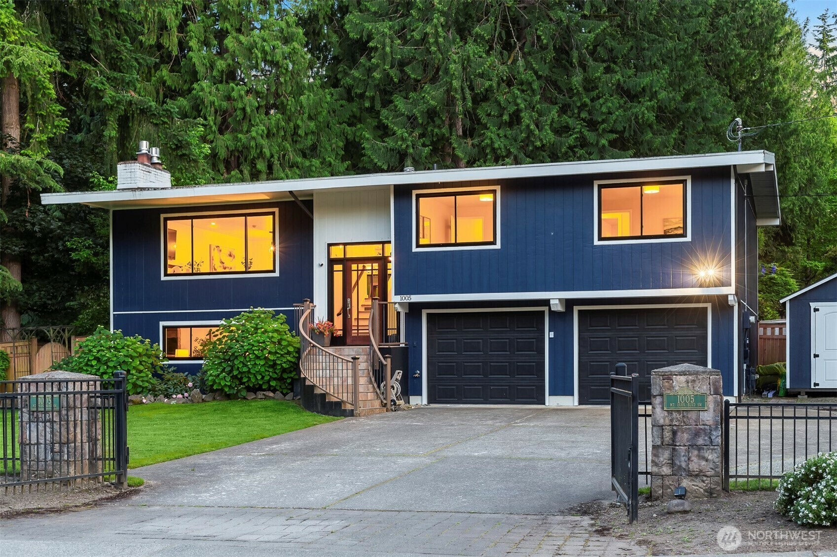 Property Photo: 1005 Mountain Park Boulevard SW WA 98027