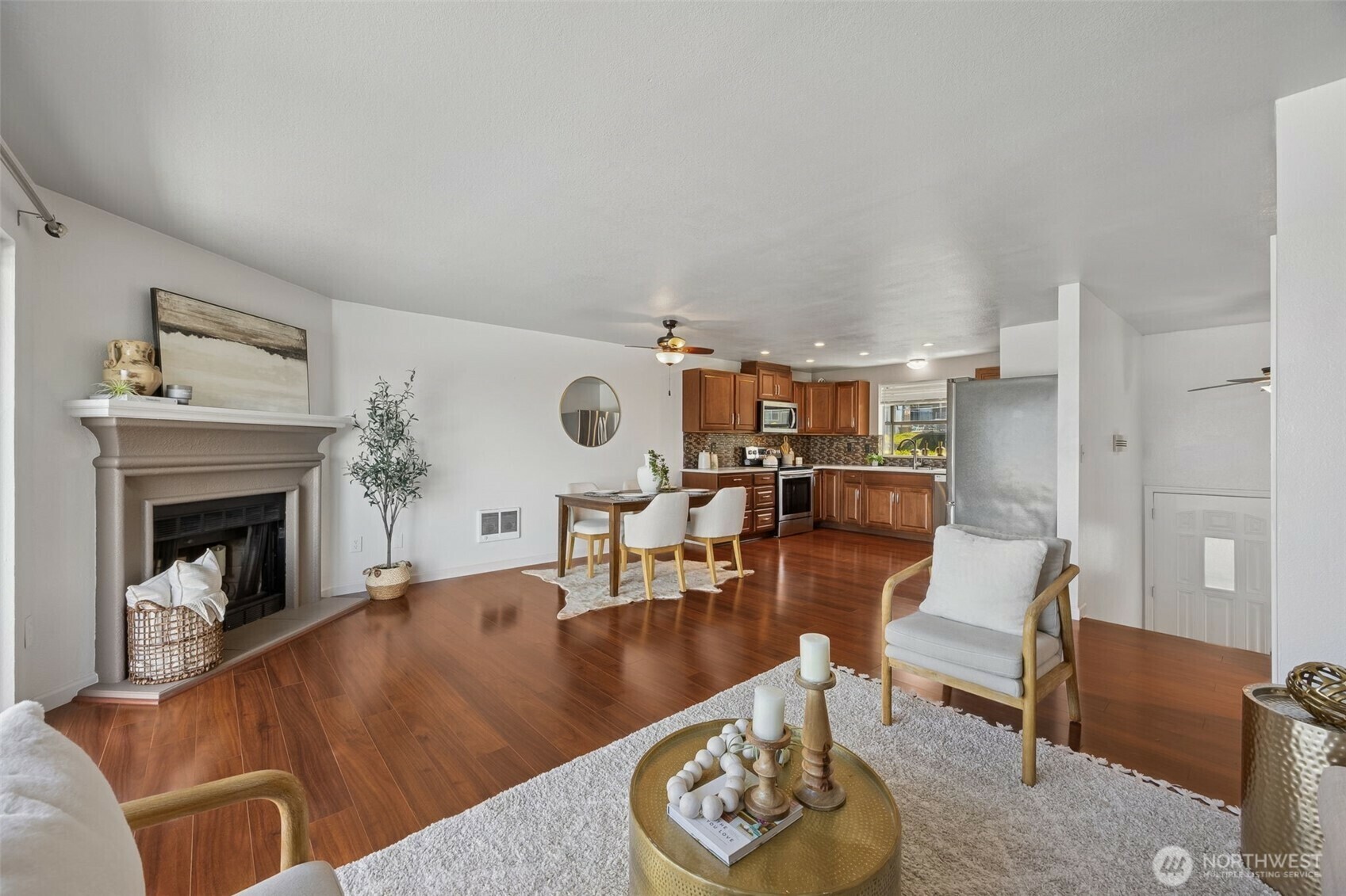 Property Photo: 110 19th Avenue SE 14 WA 98372