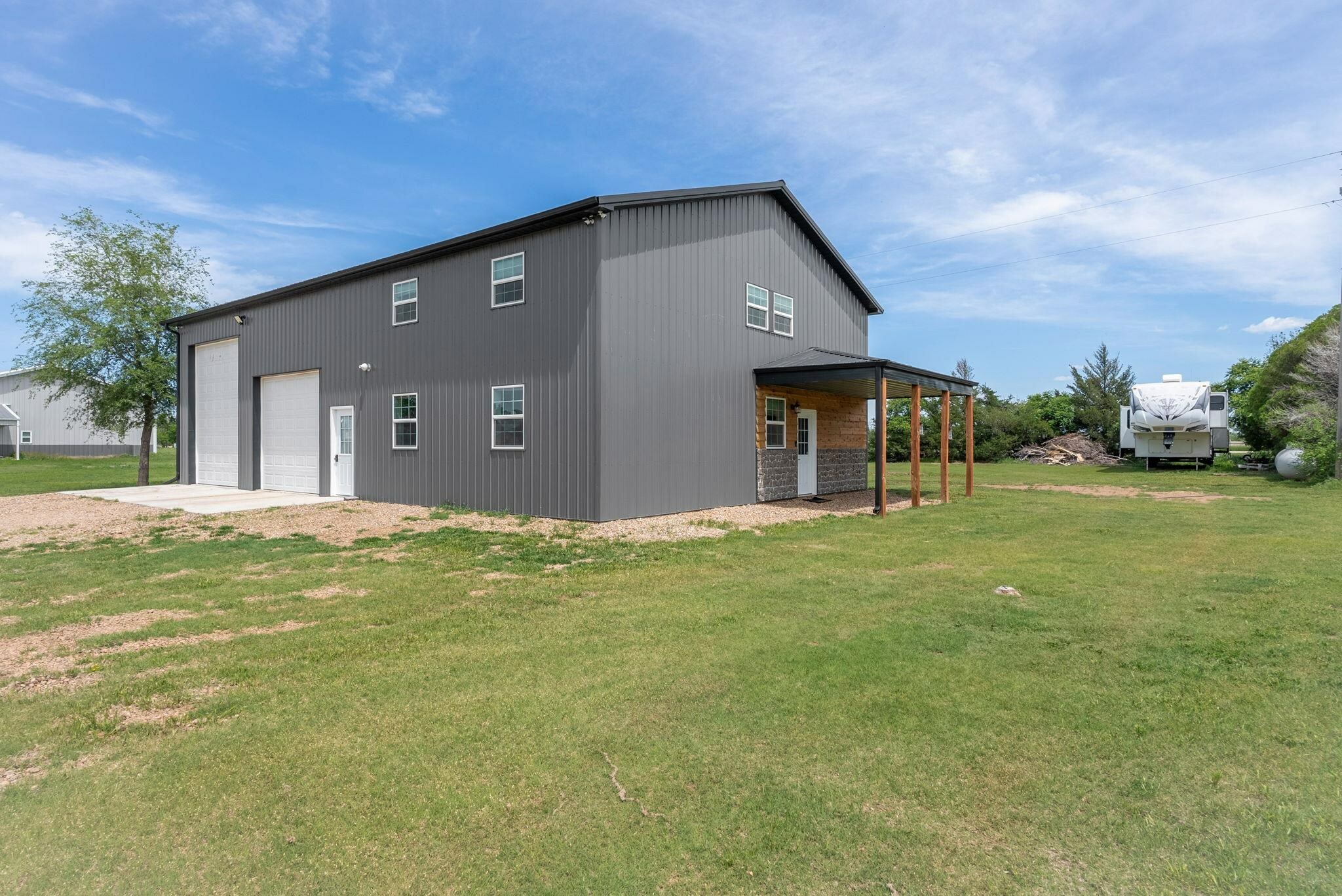 Property Photo: 25212 S Westview Ln KS 67108
