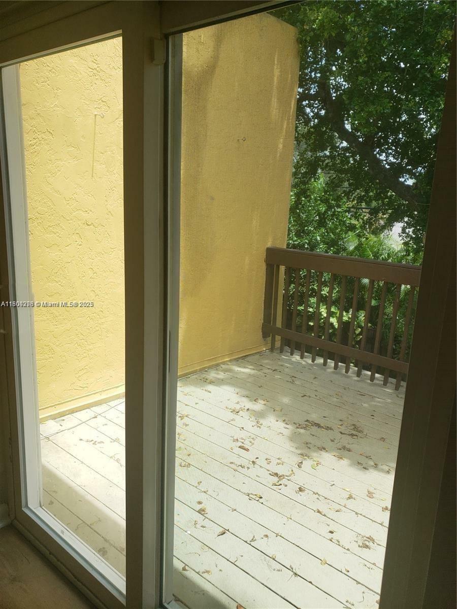 Property Photo: 2520 Van Buren St 7 FL 33020