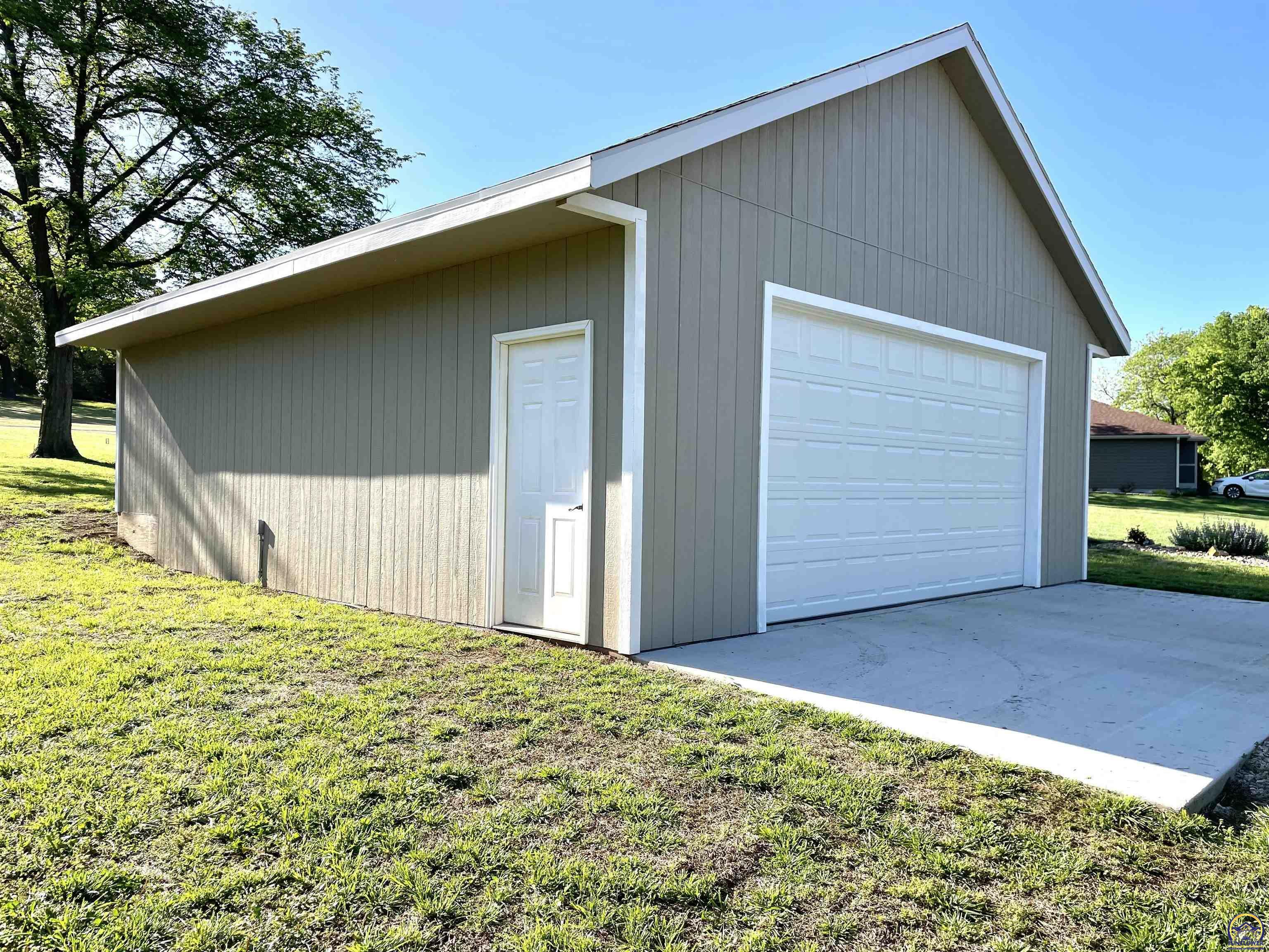 Property Photo: 8051 Rock Creek Dr KS 66070