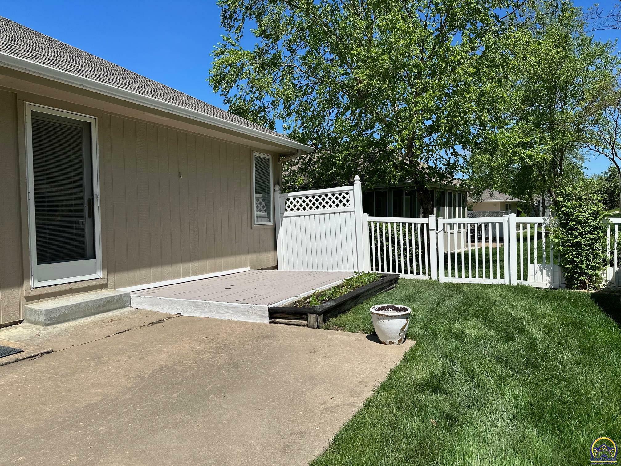 Property Photo: 3930 SW Stonybrook Dr KS 66610