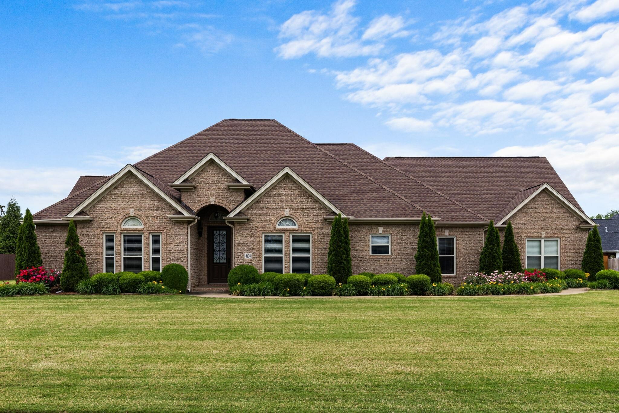 Property Photo: 3105 McGuire Dr AL 35661 - MUSCLE S