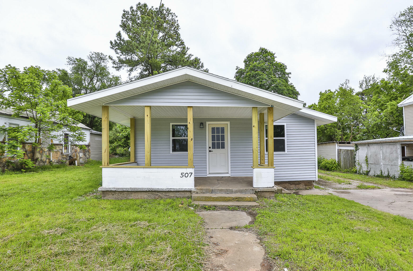 Property Photo: 507 E County Road MO 65708