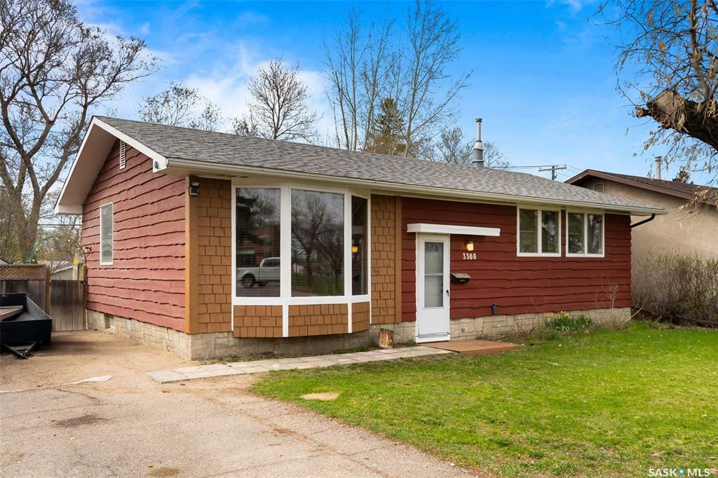 Property Photo: 3308 Grant Road SK S4S 5H5