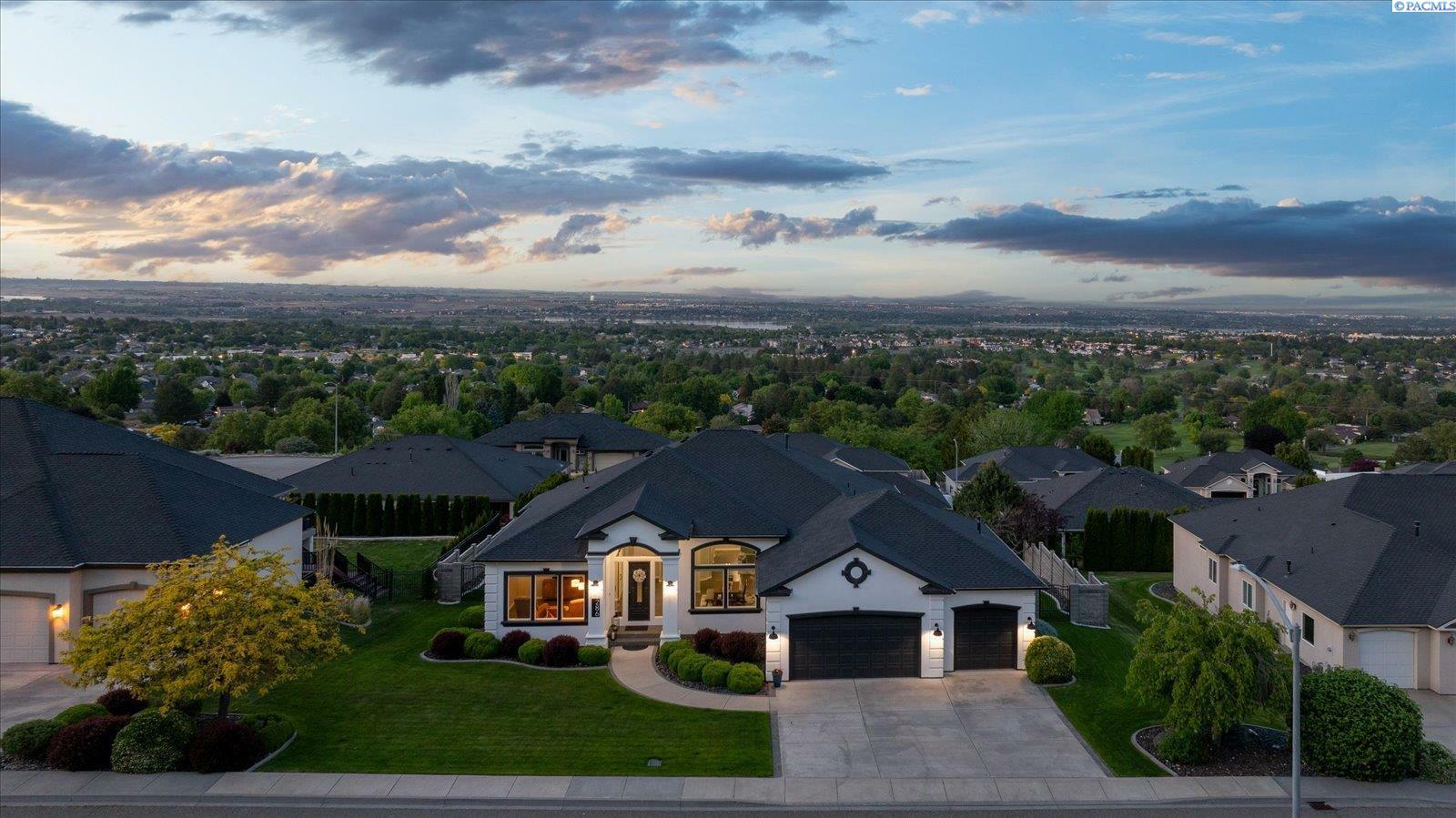 Property Photo: 286 Meadow Hills Dr WA 99352