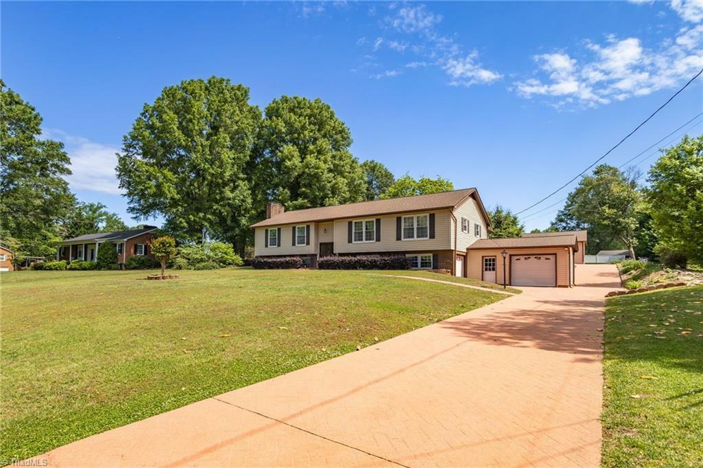 Property Photo: 1039 Windwood Drive NC 27284