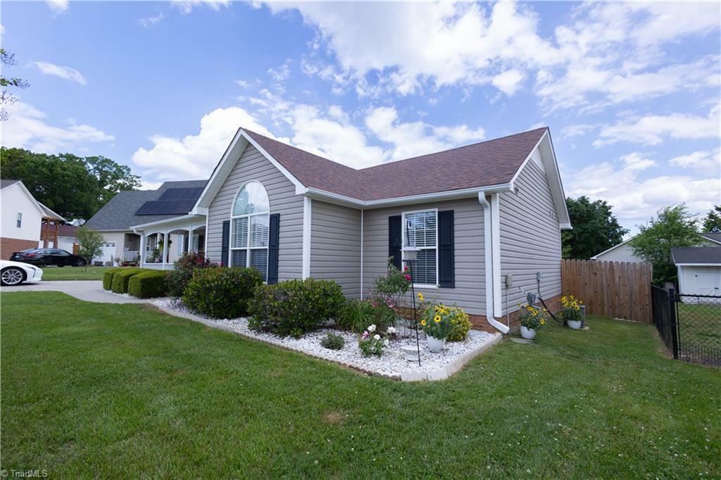 4881 Joshua Court  Winston-Salem NC 27127 photo