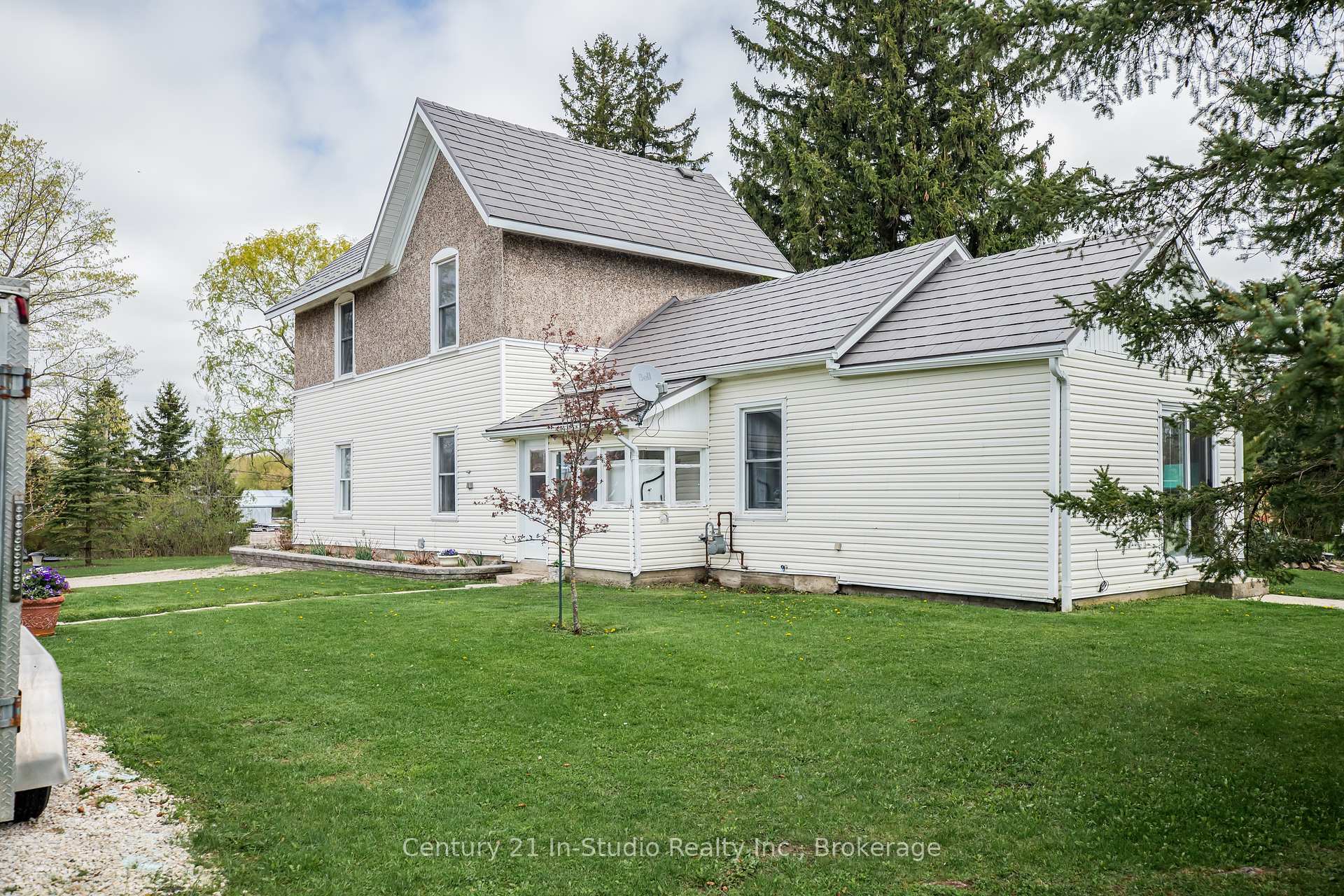Property Photo: 489 Lambton Street W ON N0G 1R0