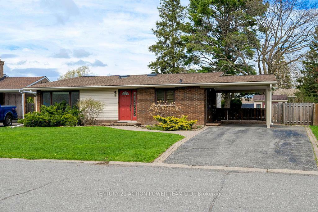 Property Photo: 9 Keewatin Crescent ON K2E 5S2