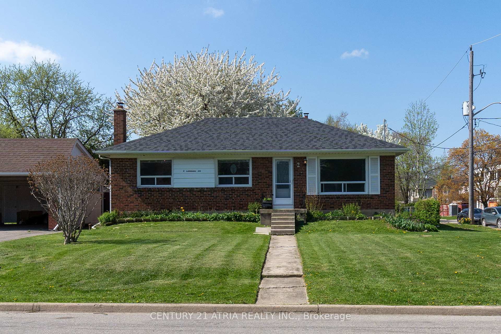 2 Lanbrooke Avenue  Toronto ON M2R 2C6 photo
