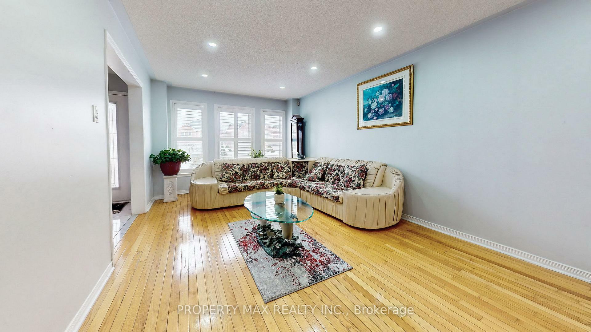 Property Photo: 96 Gillingham Avenue ON L3S 3R6