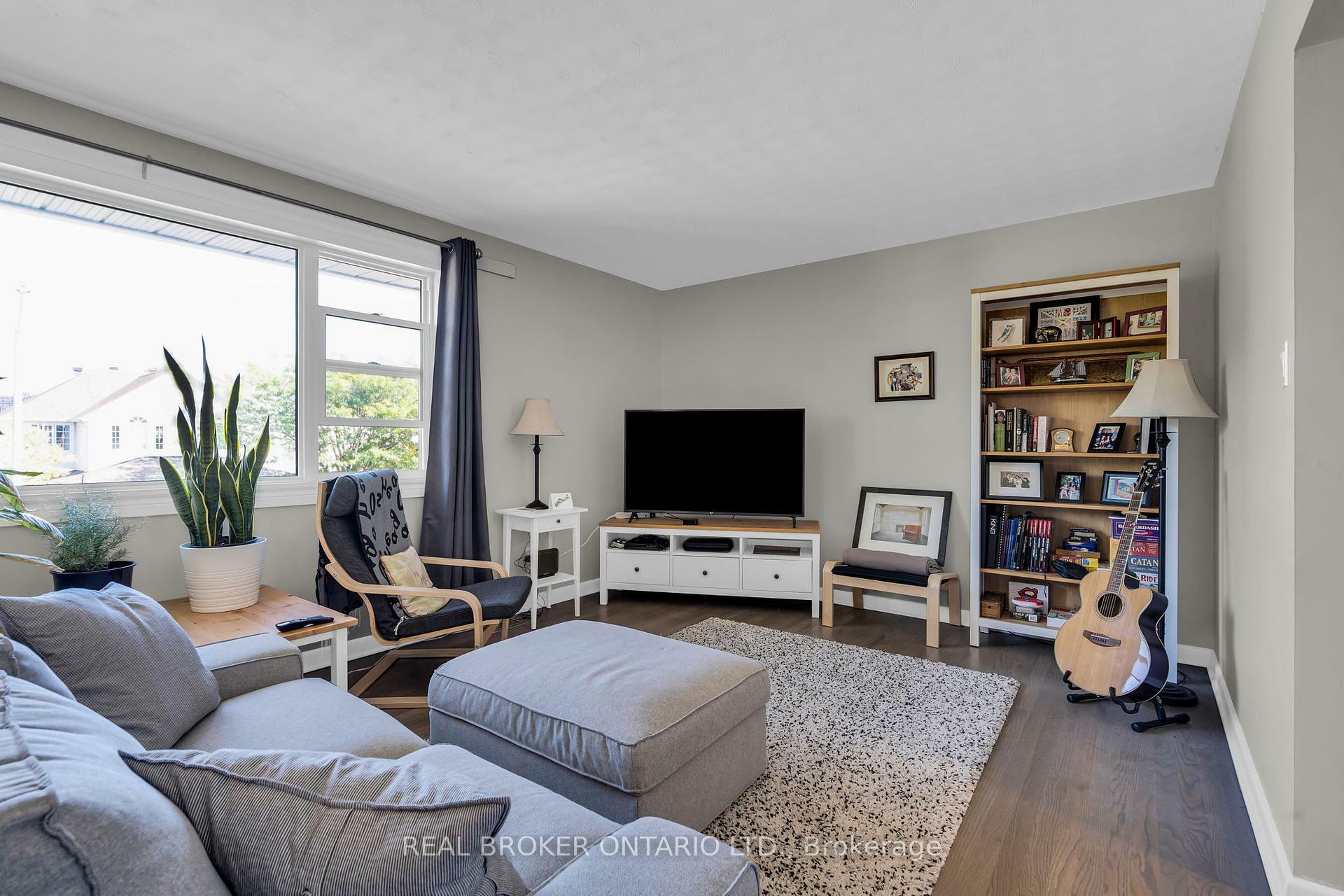 Property Photo: 1178 Clyde Avenue B ON K2C 1Y2