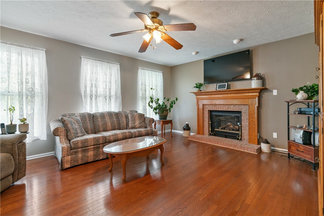 Property Photo: 348 Treetop Dr PA 15317