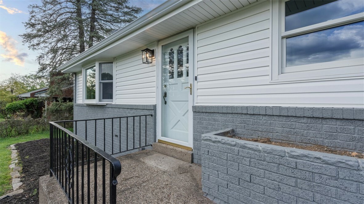 Property Photo: 110 Mary Vue St PA 15237