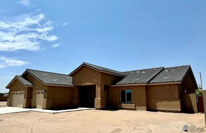 Property Photo: 5691 E 44th Pkwy AZ 85365