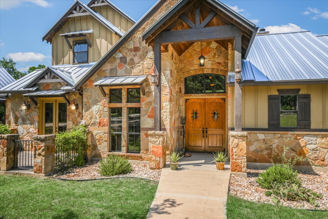Property Photo: 1150 Windmill Run TX 78676