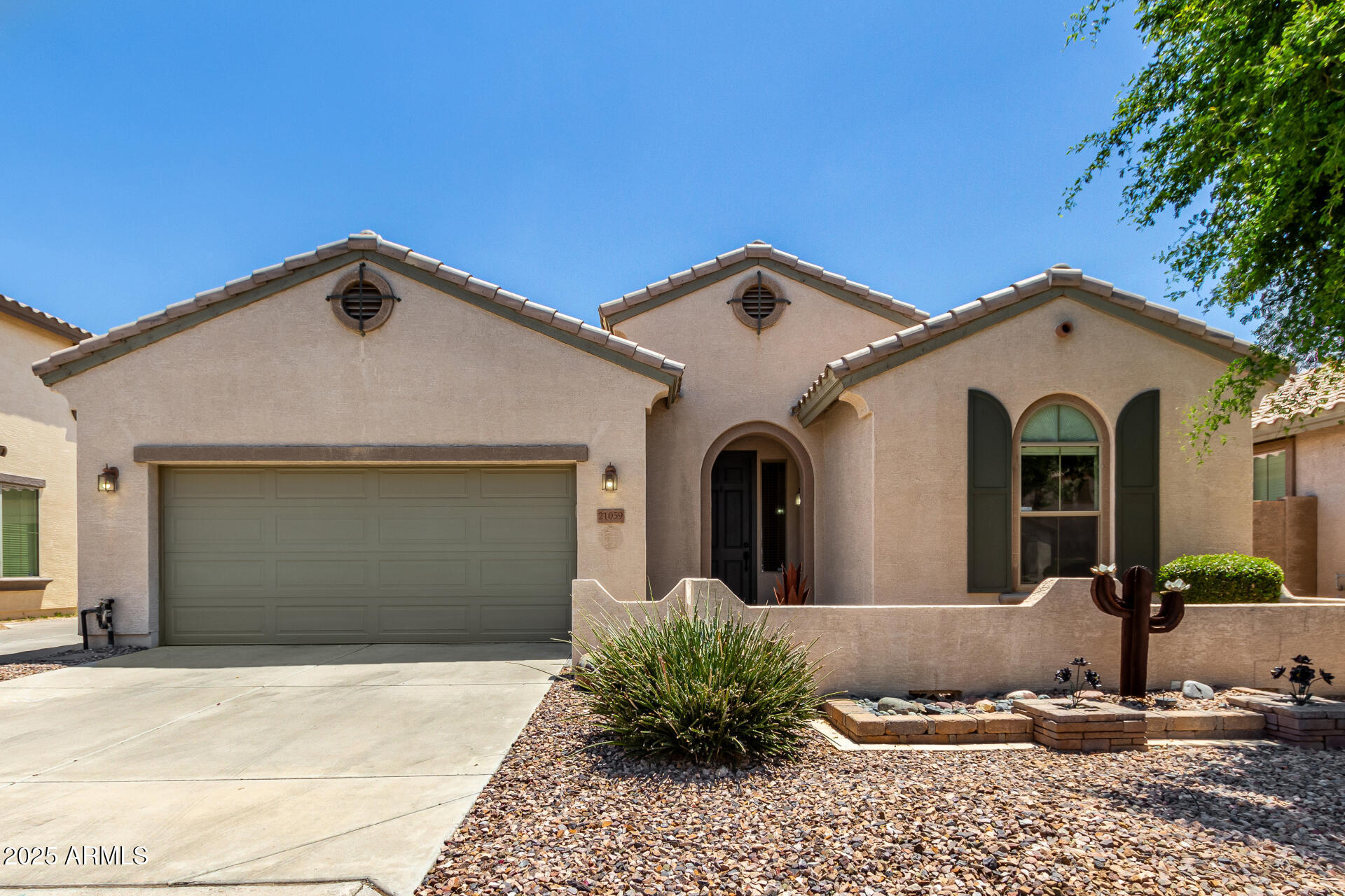 Property Photo:  21059 E Pickett Street  AZ 85142 
