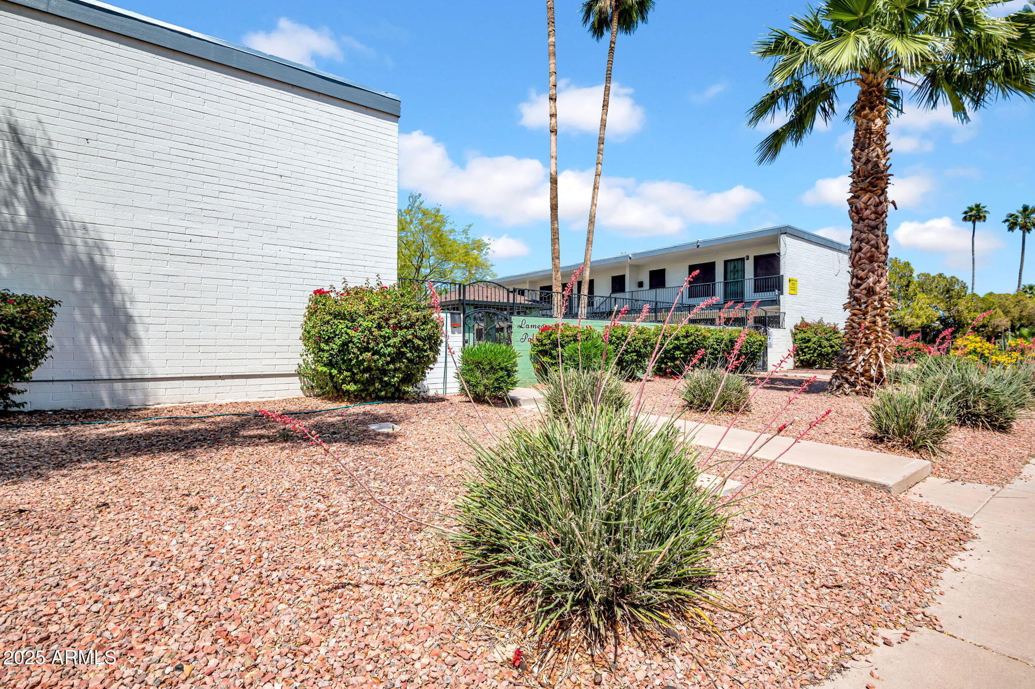 Property Photo:  1942 W Berridge Lane  AZ 85015 