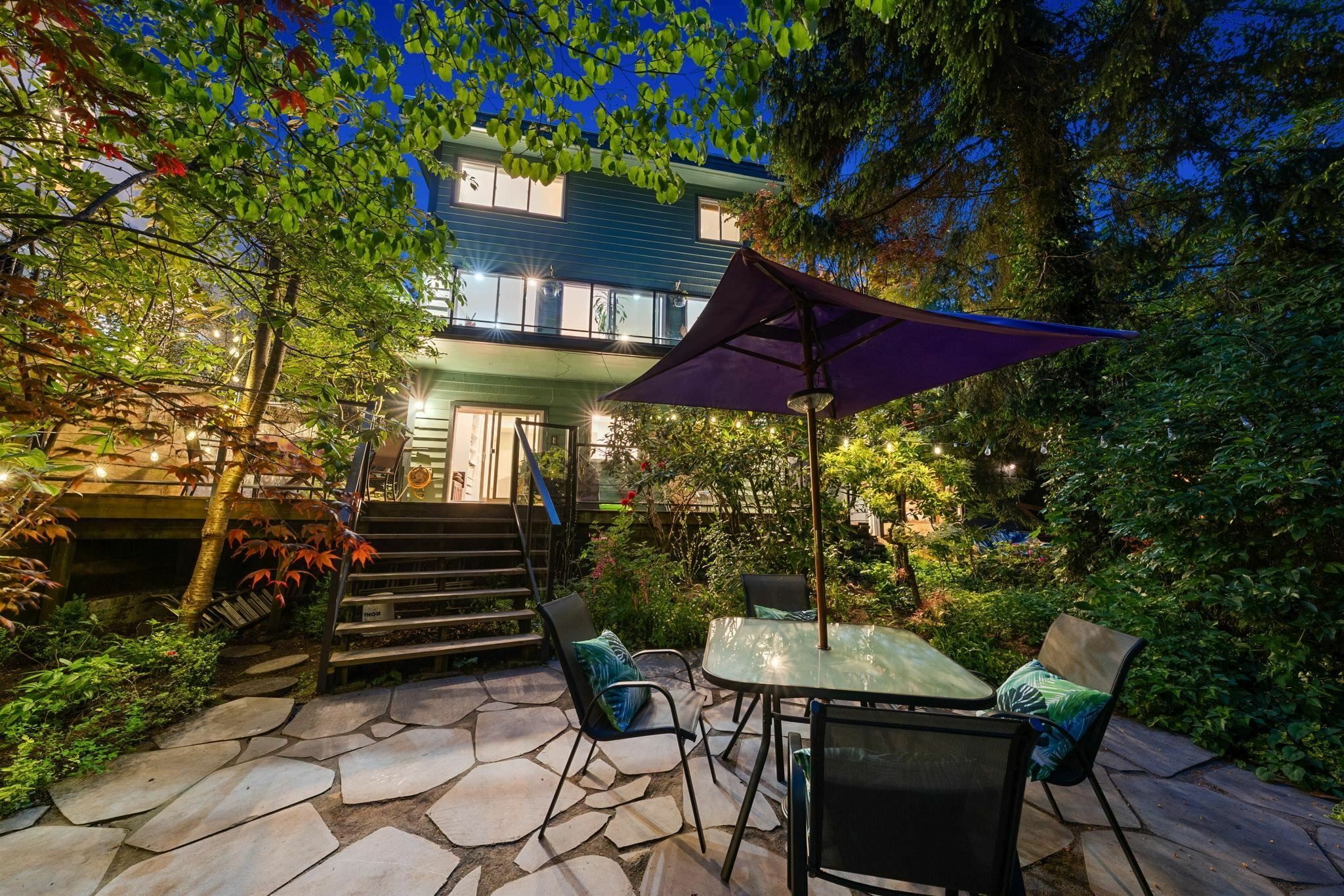 Property Photo:  2380 Mackay Avenue  BC V7P 2M9 