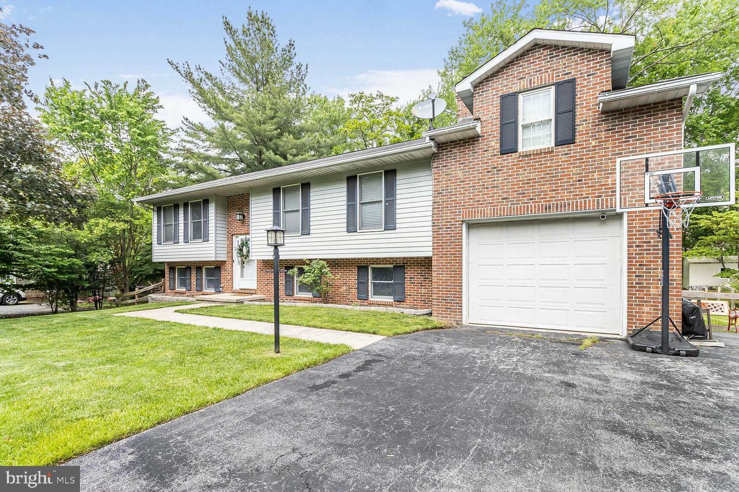 Property Photo: 209 Oella Avenue MD 21228