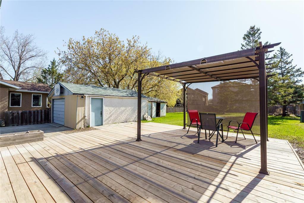 Property Photo: 118 Hatcher Road MB R2C 3W1