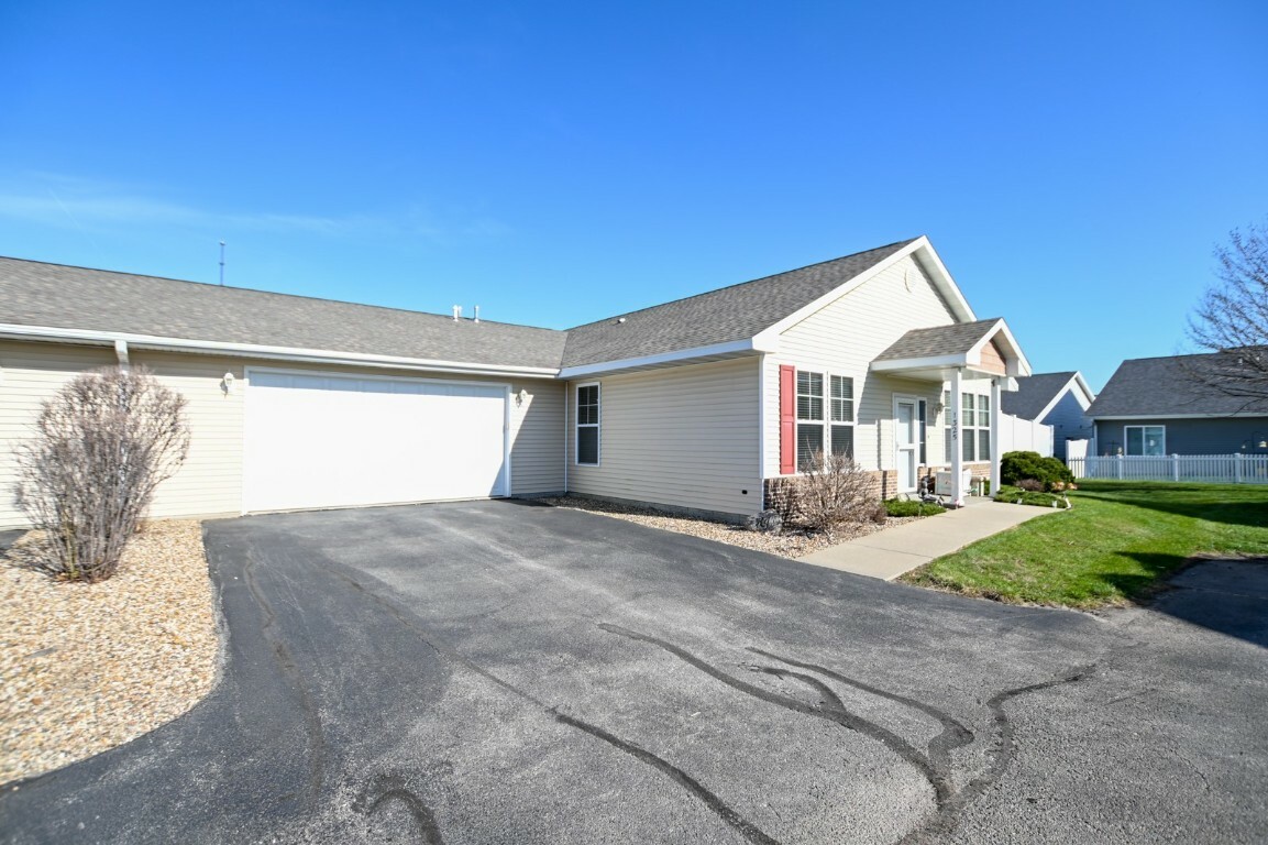 1325 Tower Lane NE  Cedar Rapids IA 52402 photo