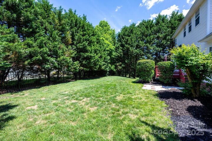 Property Photo:  7245 Willow Brook Court  NC 28037 