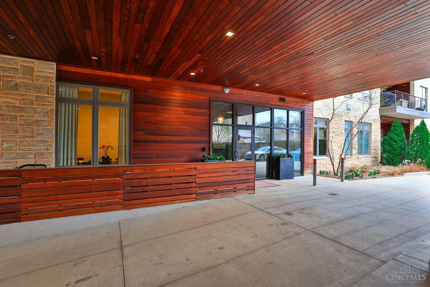 Property Photo: 2770 Observatory Avenue OH 45208