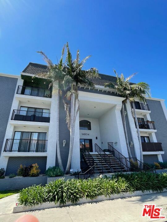 Property Photo:  14804 Magnolia Blvd  CA 91403 