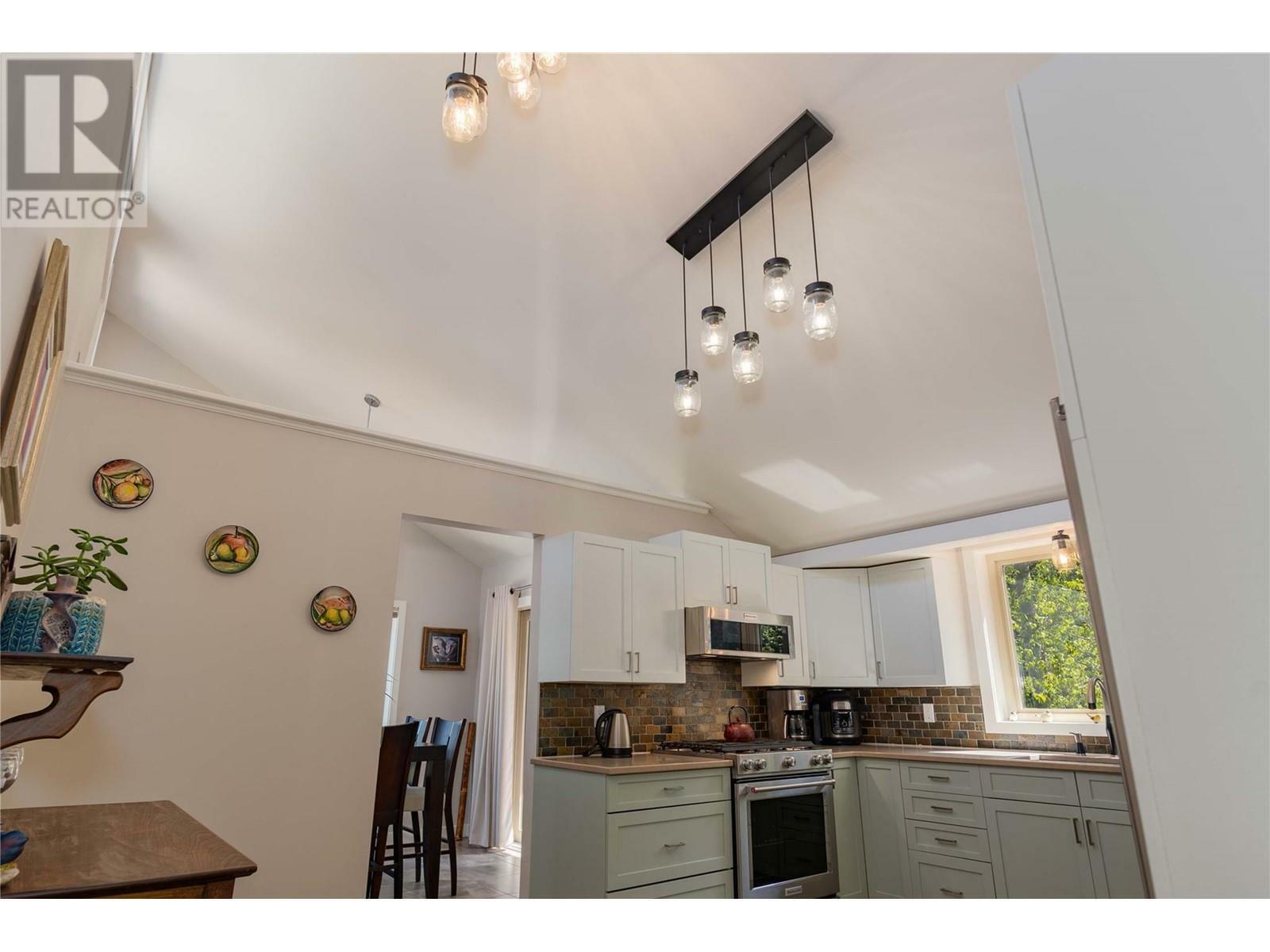 Property Photo: 1577 Victoria Avenue BC V0G 1Y0