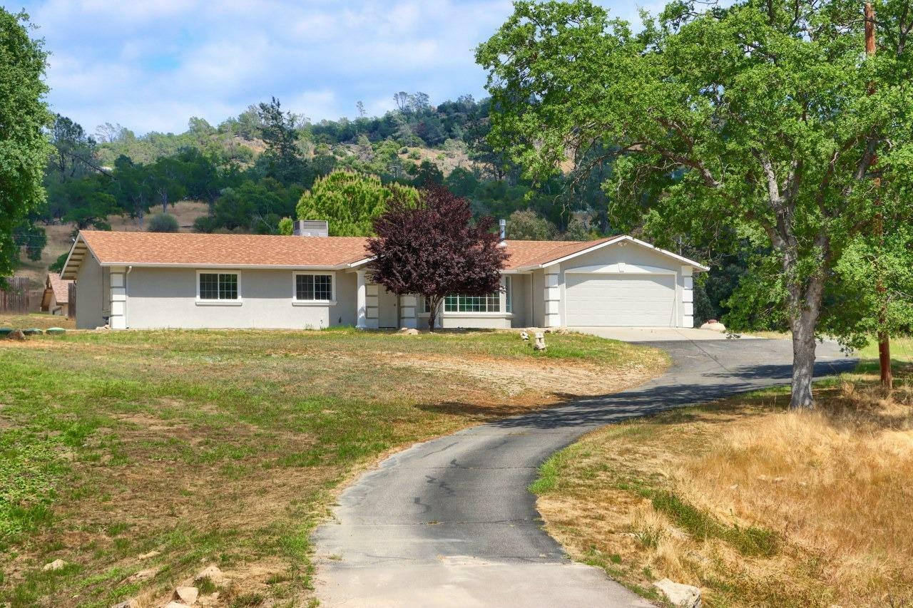 Property Photo: 43038 Glacier Lane CA 93614