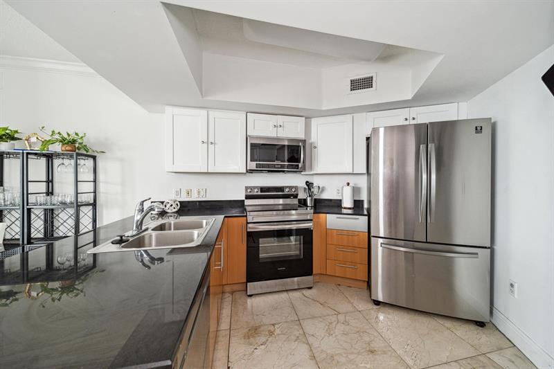 Property Photo: 1750 N Bayshore Dr 4315 FL 33132-3217
