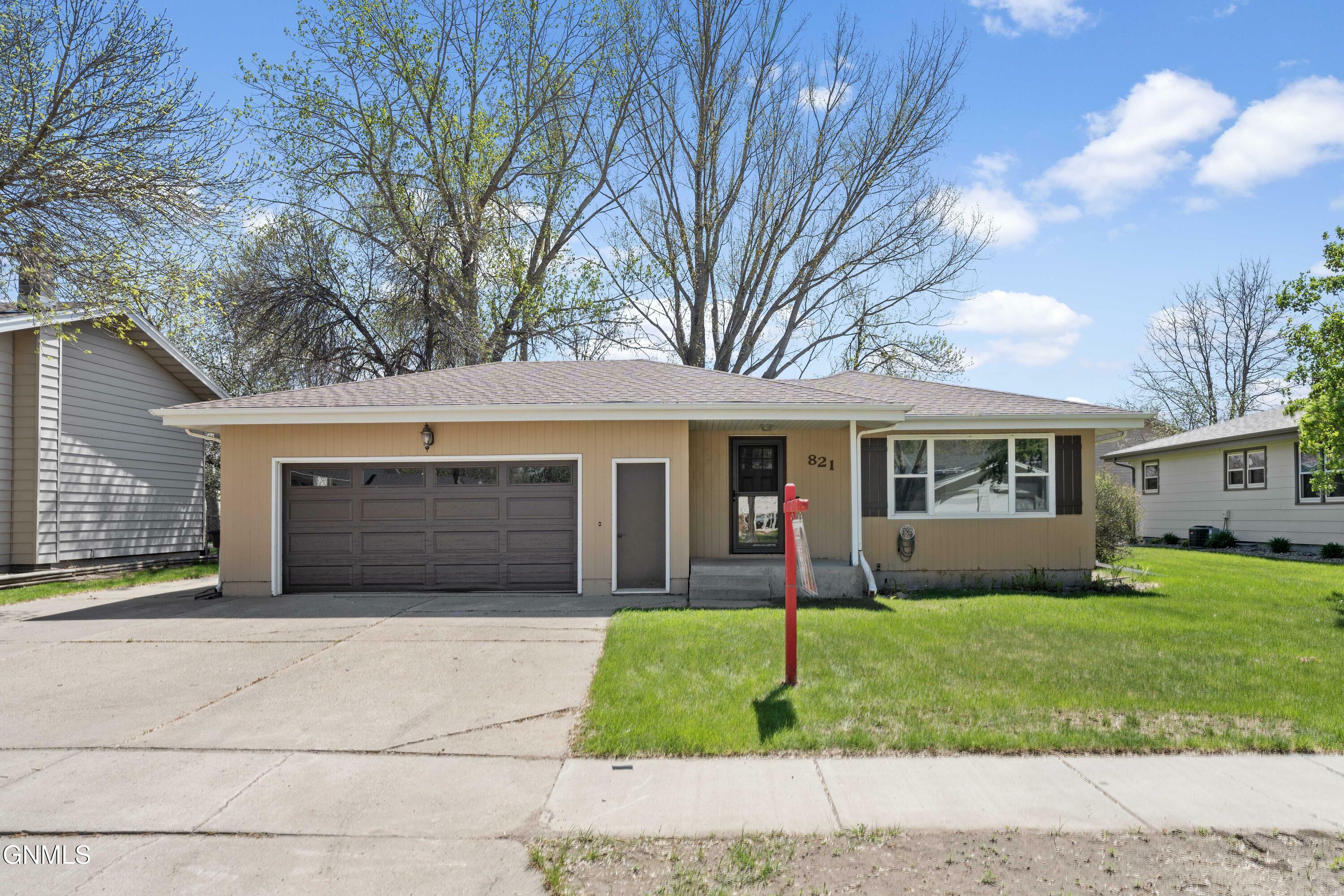 821 E Wachter Avenue  Bismarck ND 58504 photo
