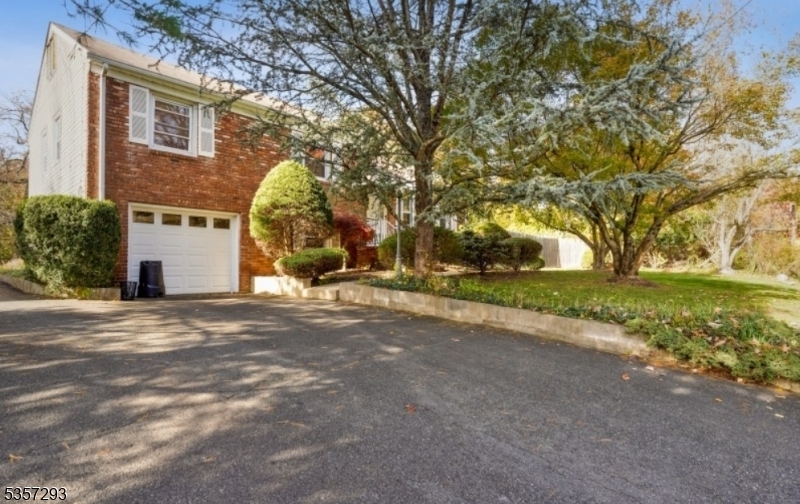 Property Photo:  27 Royal Ave  NJ 07039 