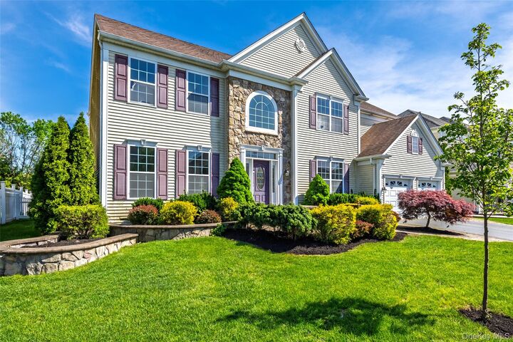 Property Photo:  33 Avolet Court  NY 11766 