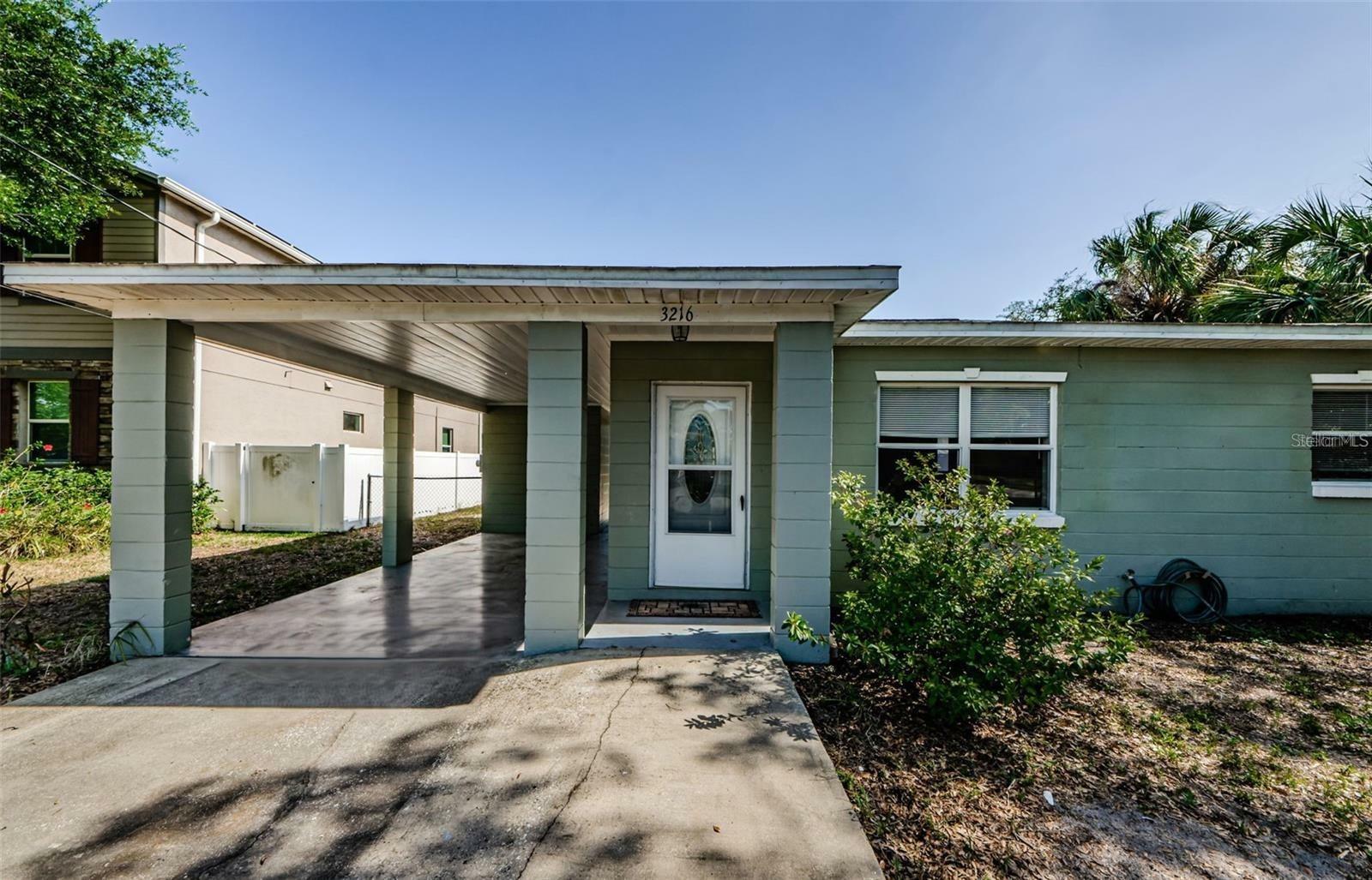 Property Photo: 3216 W Paxton Avenue FL 33611