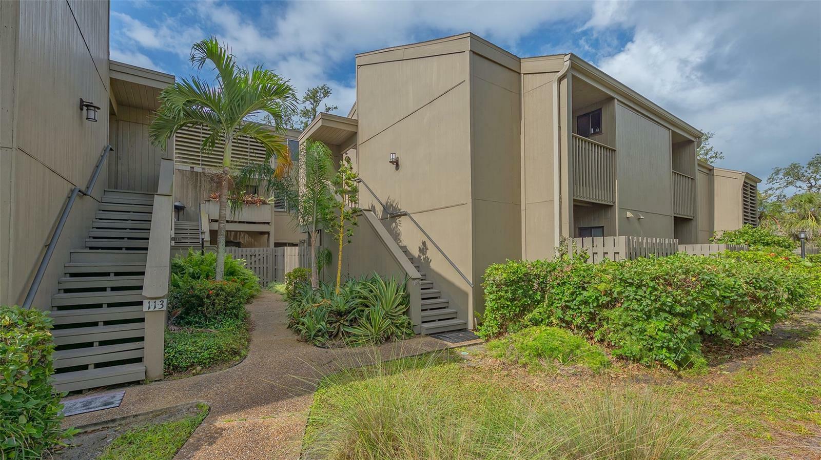 Property Photo: 107 Woodland Place 107 FL 34229