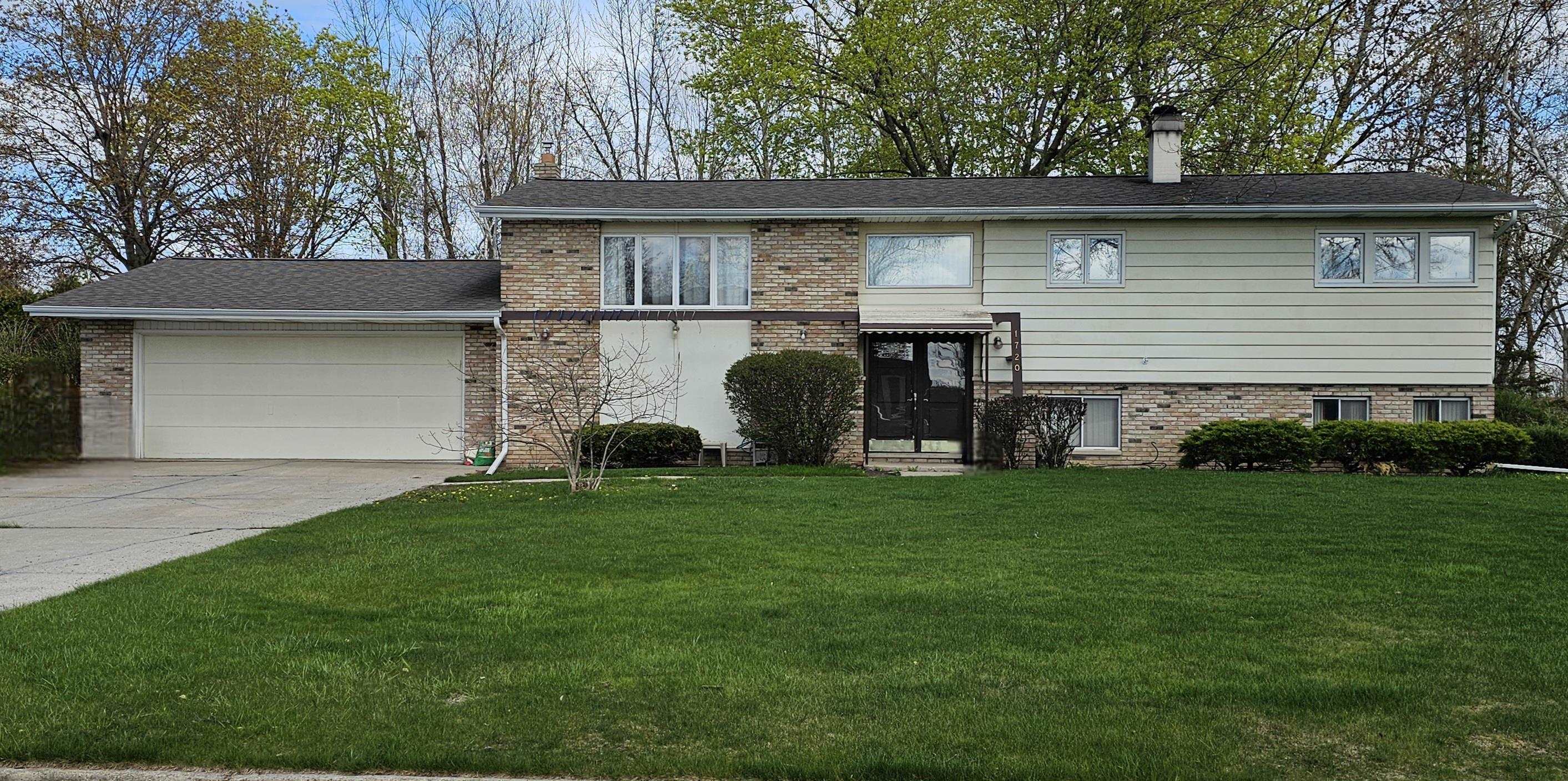 Property Photo:  1720 Kaczmarek Drive  MI 48732-9721 