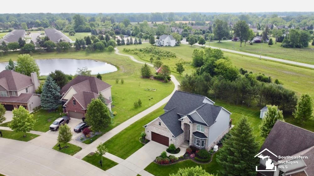 Property Photo:  465 Corinth Circle  MI 48131 