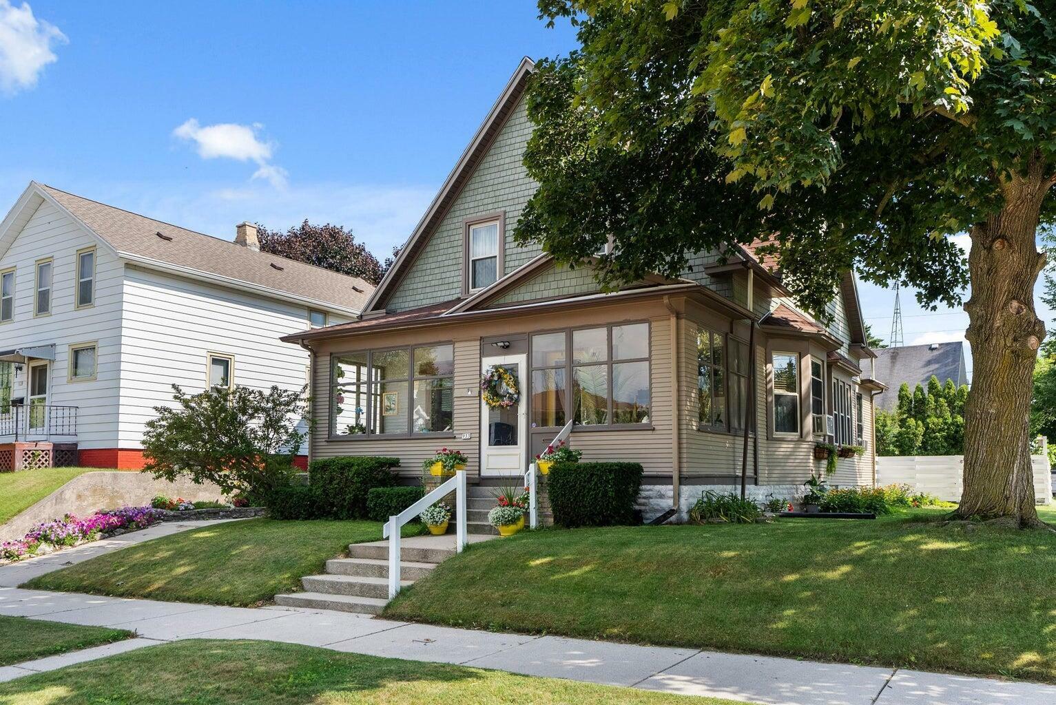 Property Photo: 933 High Ave WI 53081