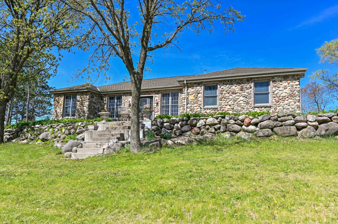 Property Photo: W325s10557 Beulah Rd WI 53149