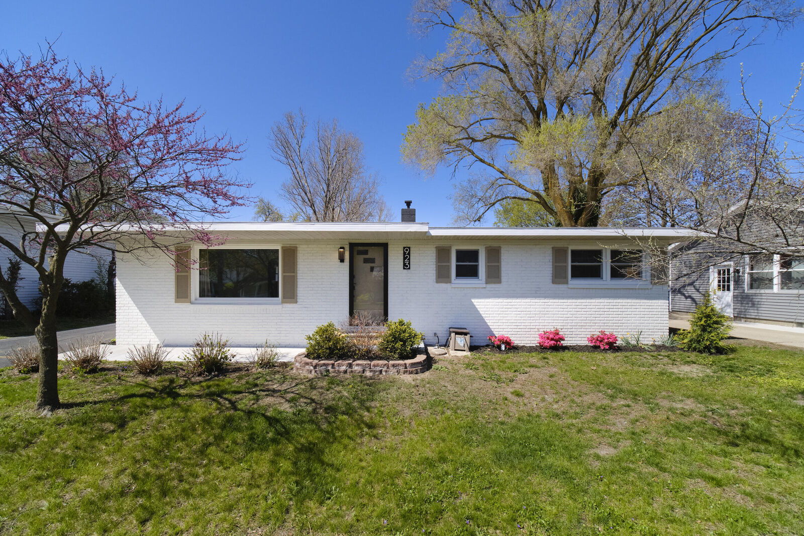 Property Photo: 923 Maple Street MI 49431