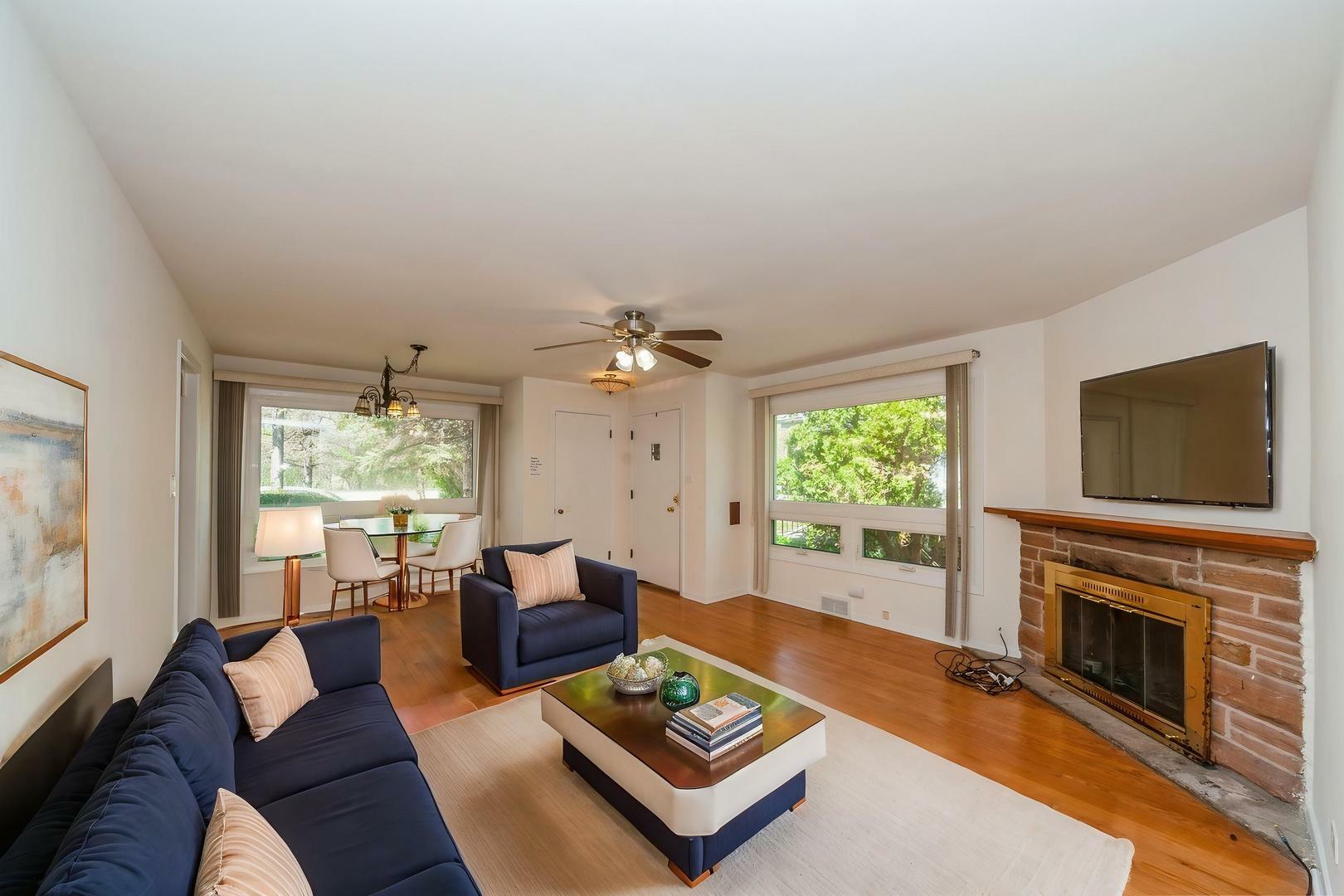Property Photo: 1727 Dundee Road IL 60062