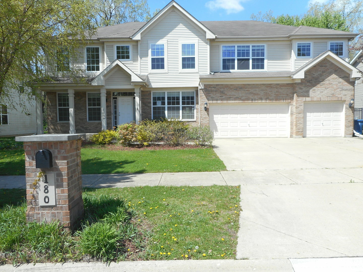 Property Photo: 180 Primrose Lane IL 60103