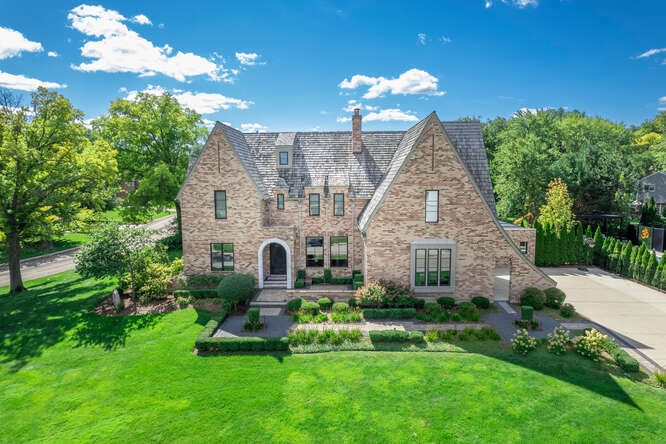Property Photo: 31 Concord Drive IL 60523